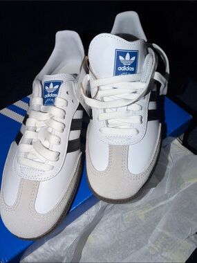 Brand new Adidas Samba White Black Low-Top Sneakers with Tan Suede Trim